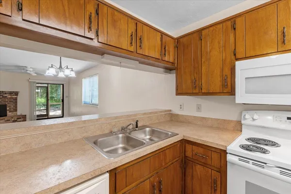 $1,450 | 3208 Ginger Drive, Unit B, Tallahassee, FL 32308