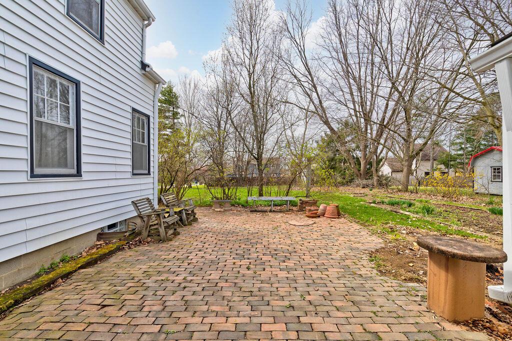 4915 Sawmill Road Columbus, OH 43235 - Photo 30 of 37 Paver area