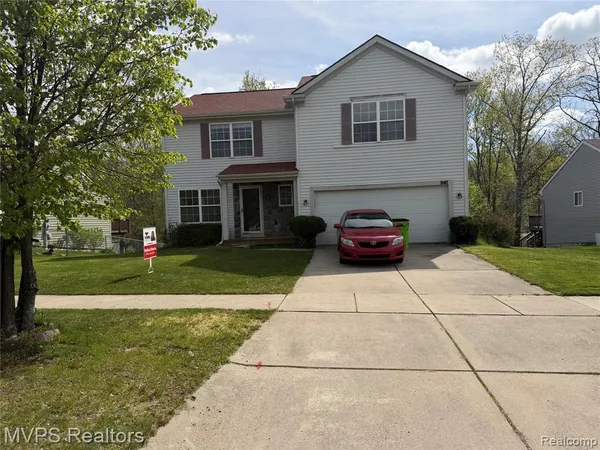 $315,000 | 840 Andover Woods Drive, Fenton, MI 48430