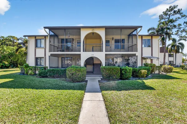 $1,400 | 310 Knotty Pine Circle, Unit C1, Greenacres, FL 33463