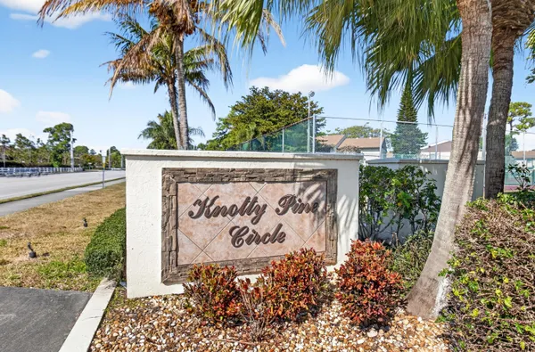 $1,400 | 310 Knotty Pine Circle, Unit C1, Greenacres, FL 33463
