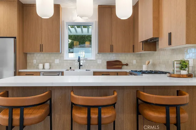 $2,425,000 | 4831 Sancola Avenue, Toluca Lake, CA 91601