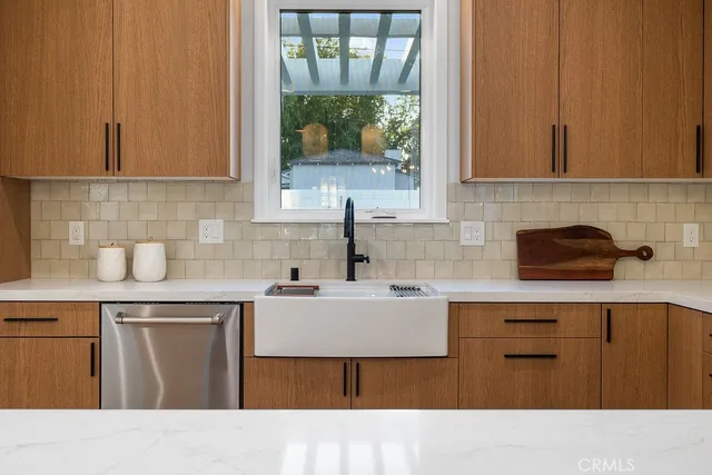 $2,425,000 | 4831 Sancola Avenue, Toluca Lake, CA 91601