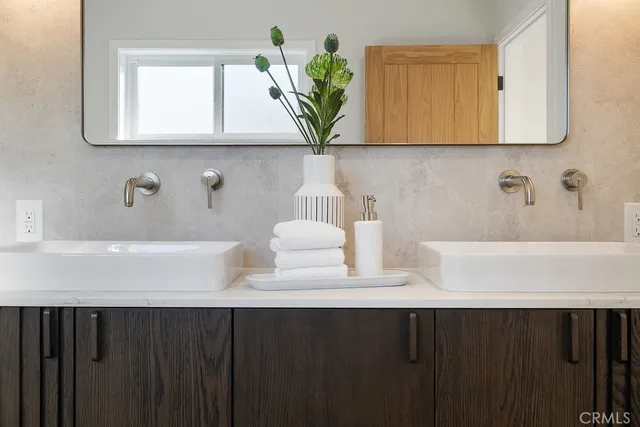 $2,425,000 | 4831 Sancola Avenue, Toluca Lake, CA 91601