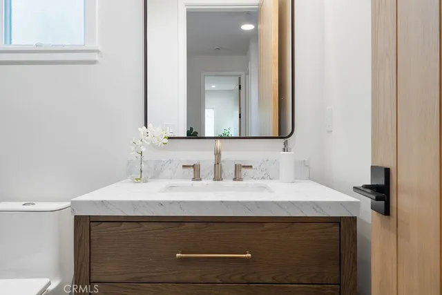 $2,425,000 | 4831 Sancola Avenue, Toluca Lake, CA 91601