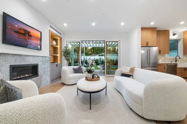 $2,425,000 | 4831 Sancola Avenue, Toluca Lake, CA 91601
