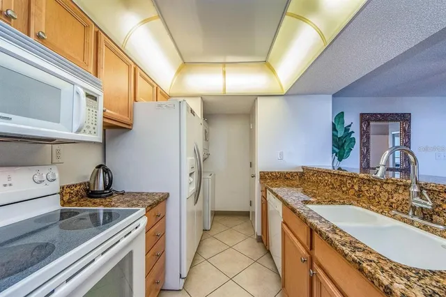 $3,200 | 450 South Gulfview Boulevard, Unit 1206, Clearwater Beach, FL 33767