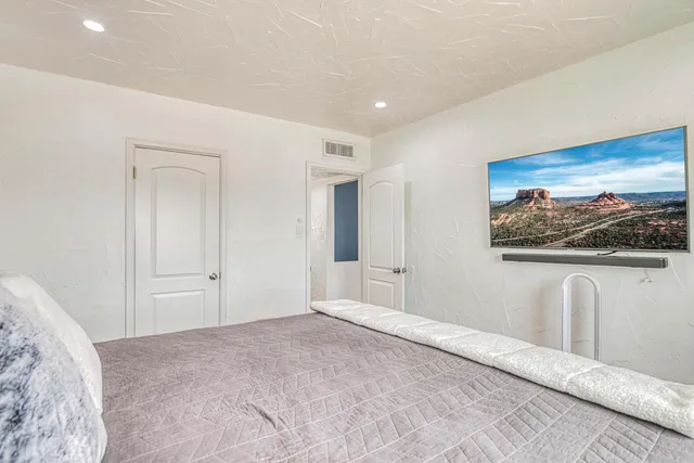 a view of livingroom with furniture