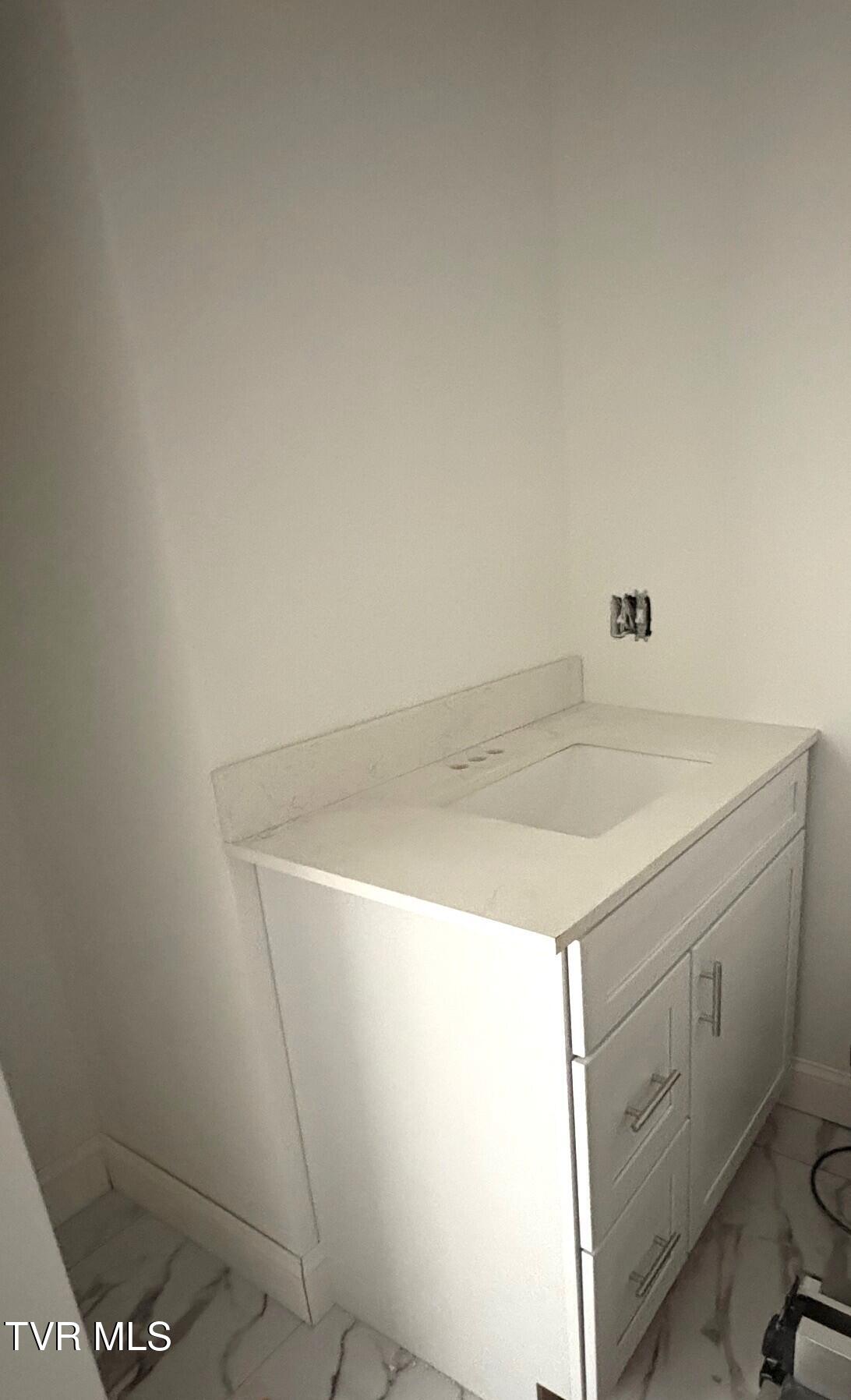 1720 Pendleton Street Kingsport, TN 37660 - Photo 13 of 17 IMG_0805