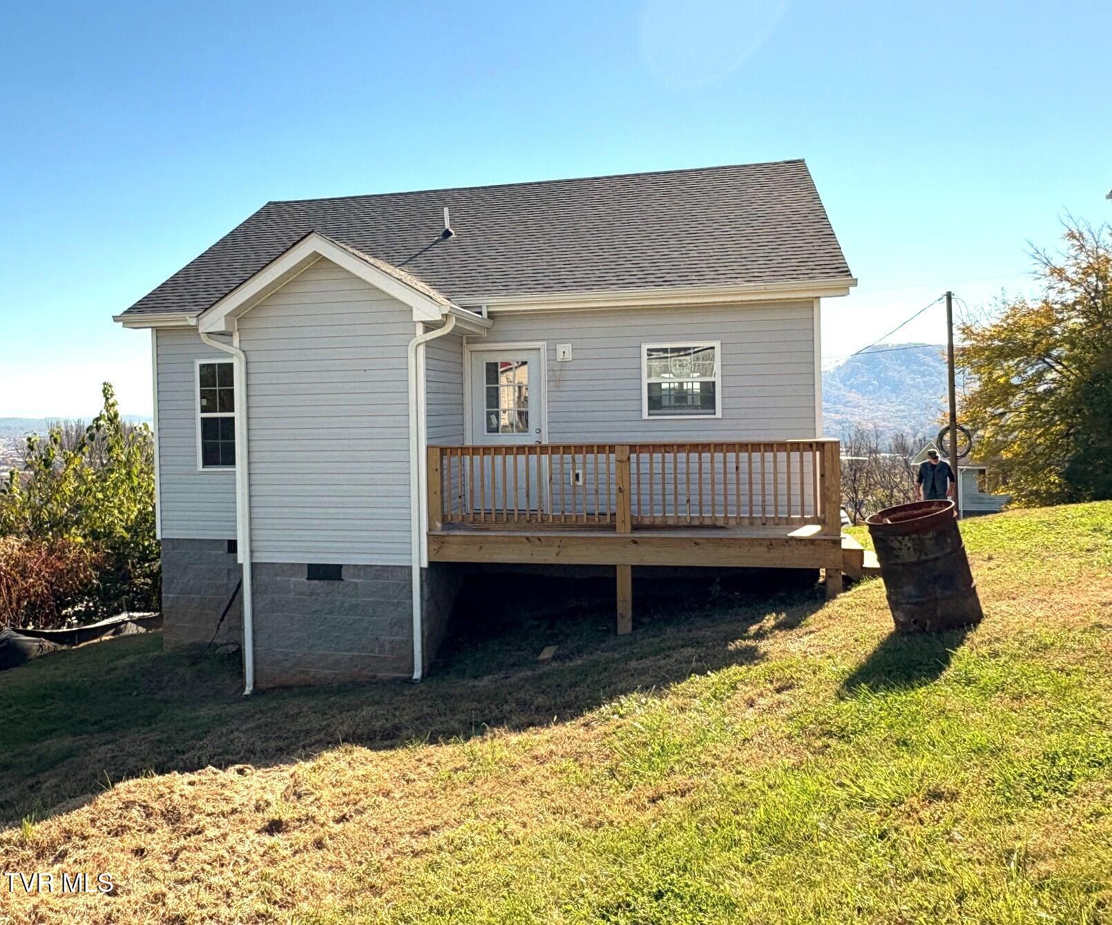 1720 Pendleton Street Kingsport, TN 37660 - Photo 2 of 17 IMG_0781