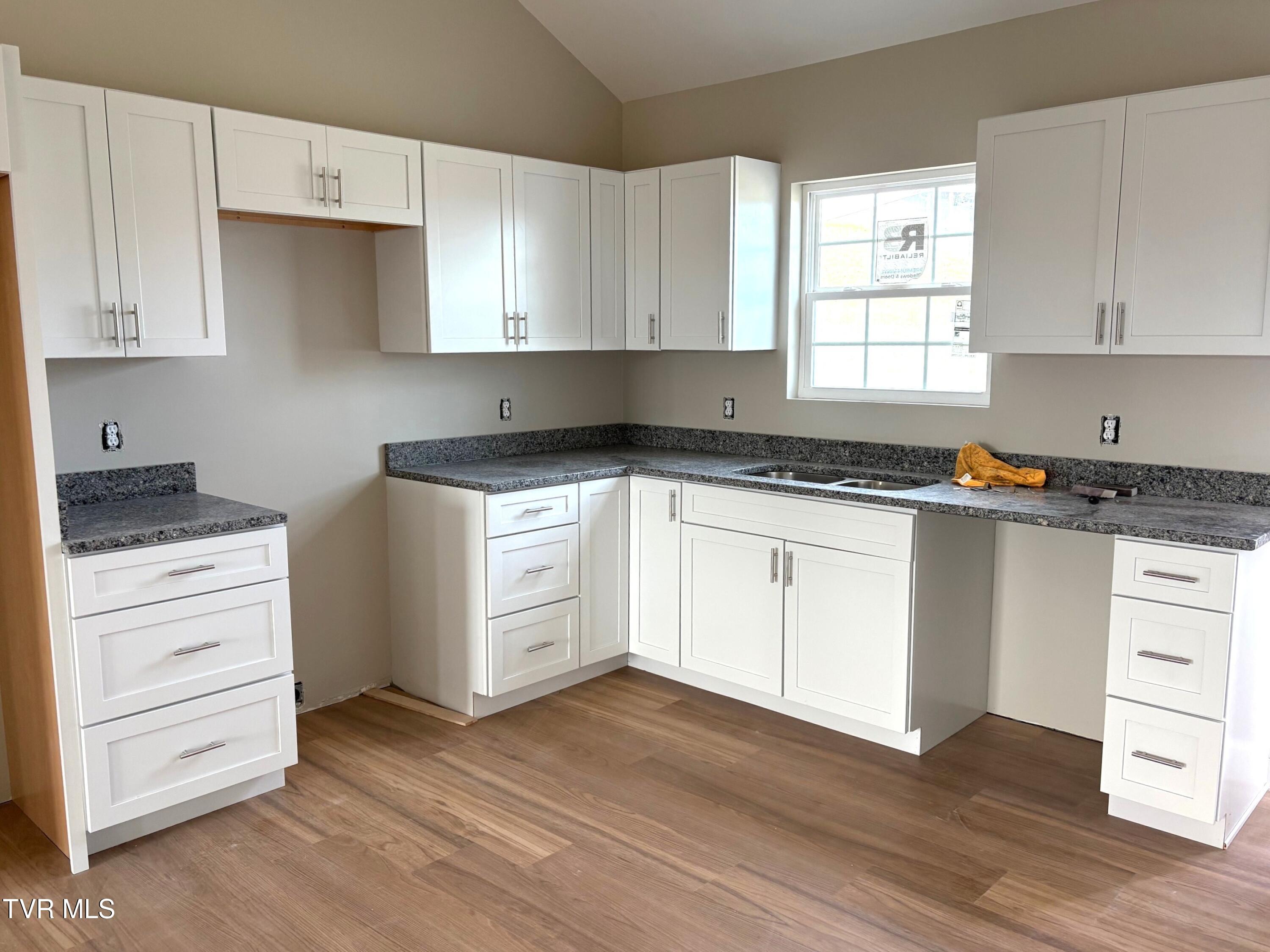 1720 Pendleton Street Kingsport, TN 37660 - Photo 6 of 17 IMG_1089