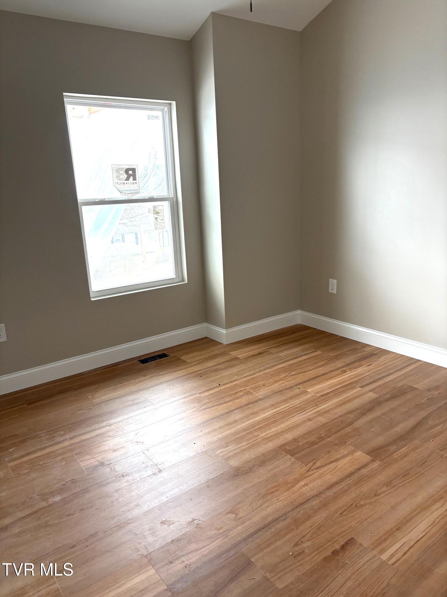 1720 Pendleton Street Kingsport, TN 37660 - Photo 9 of 17 IMG_1248 (1)