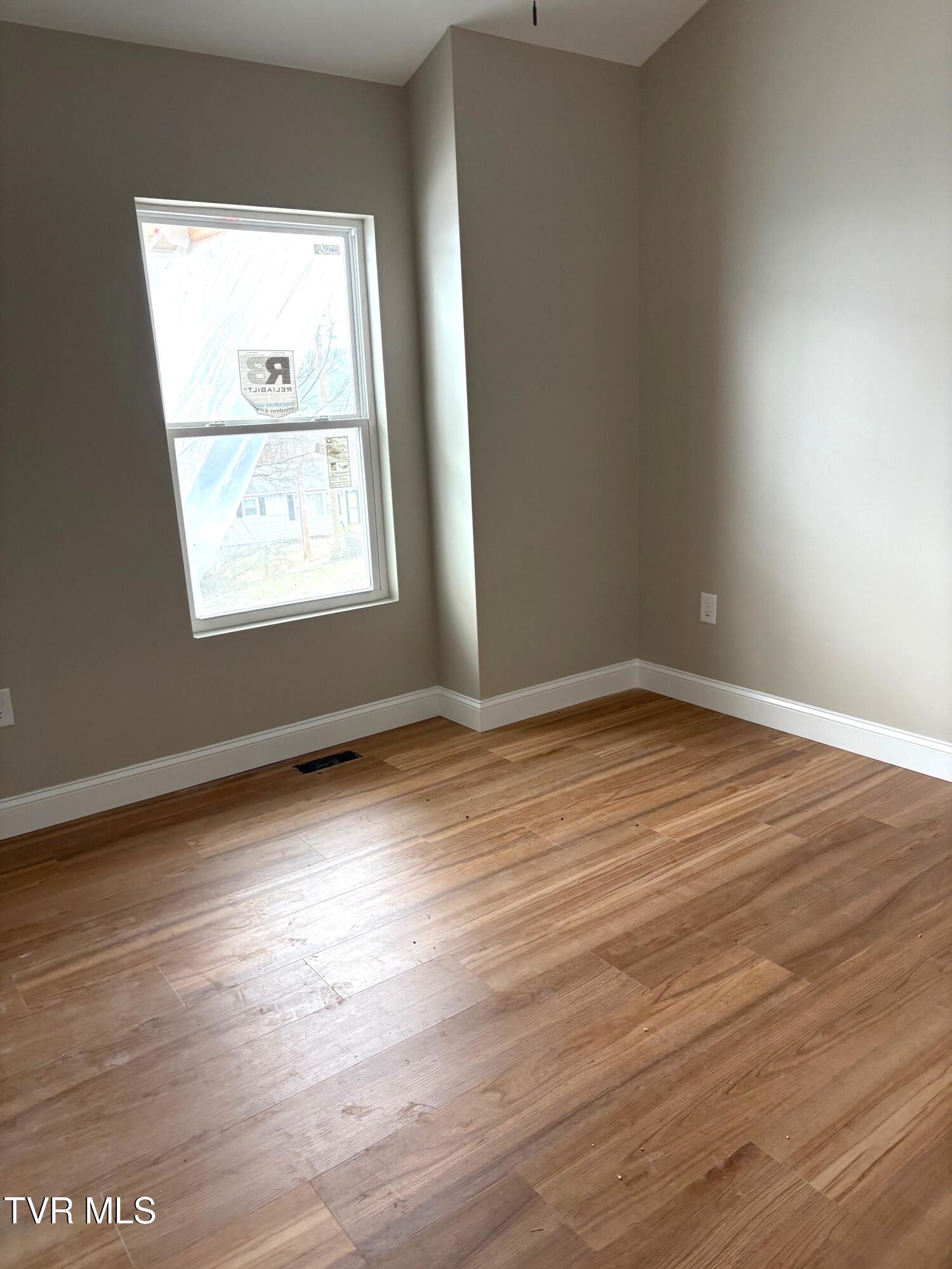 1720 Pendleton Street Kingsport, TN 37660 - Photo 10 of 17 IMG_1248