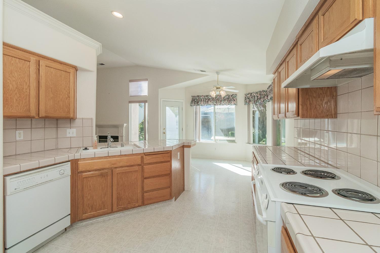 5183 West Decatur Avenue Fresno, CA 93722 - Photo 8 of 20 Gallery Image 8