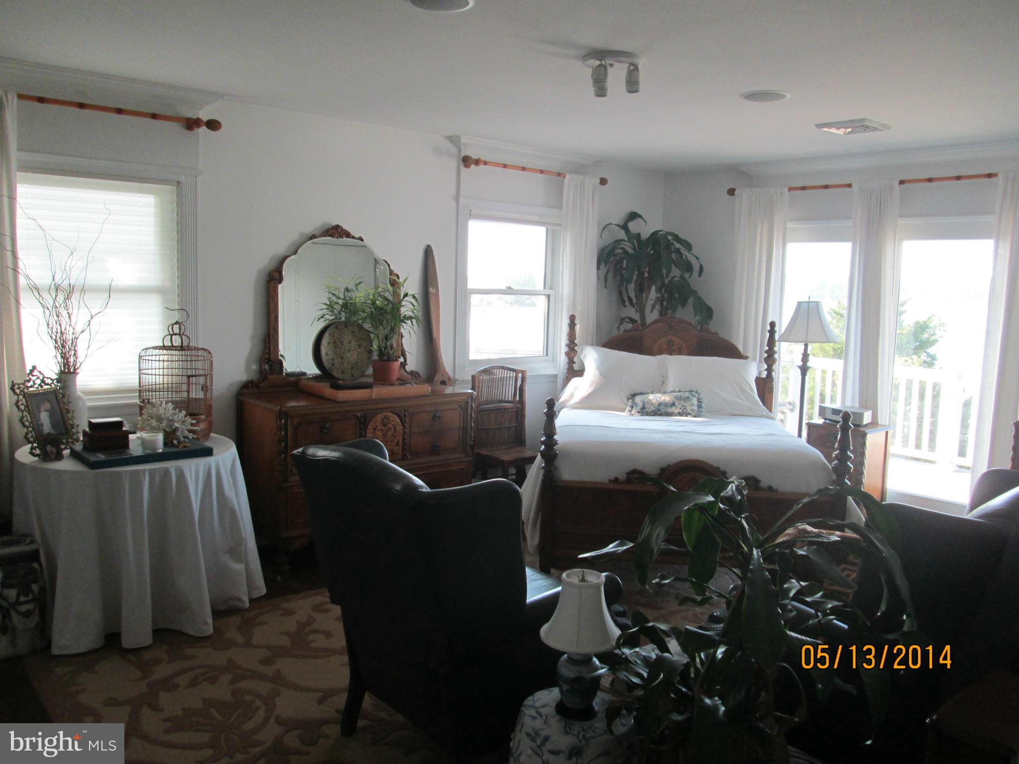 Bedroom (Master)