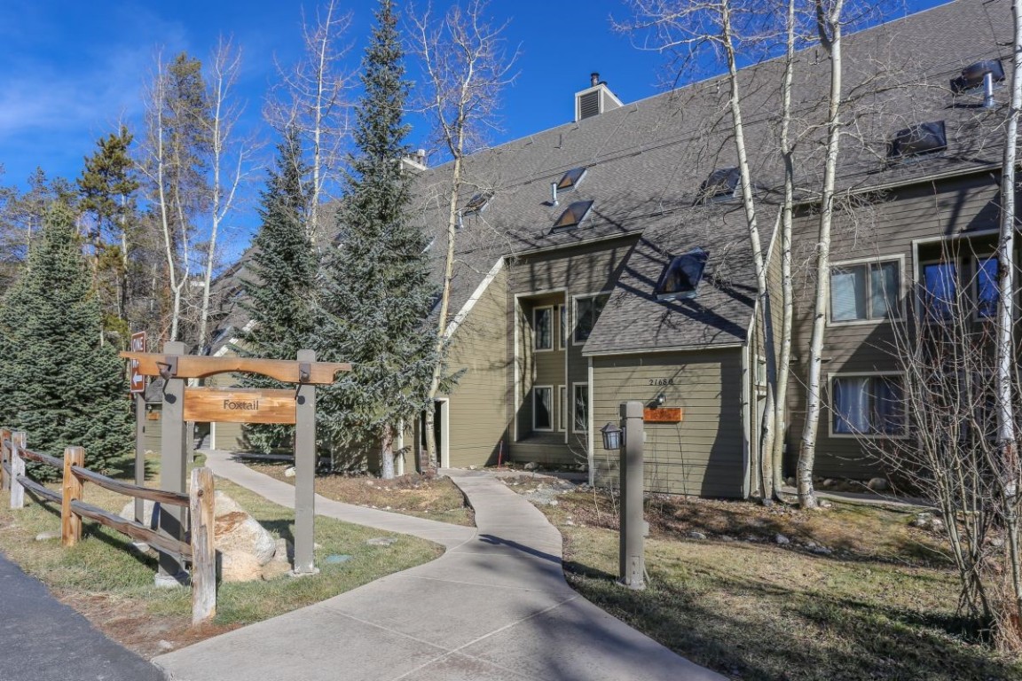 21680 Highway 6, Unit 2058 Keystone, CO 80435 - Photo 27 of 33 a front view of a house with street