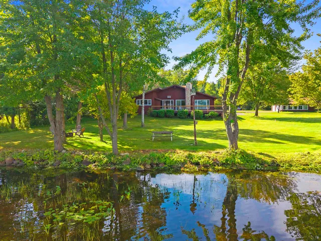 $749,900 | W5790 Point Lane, Crivitz, WI 54114