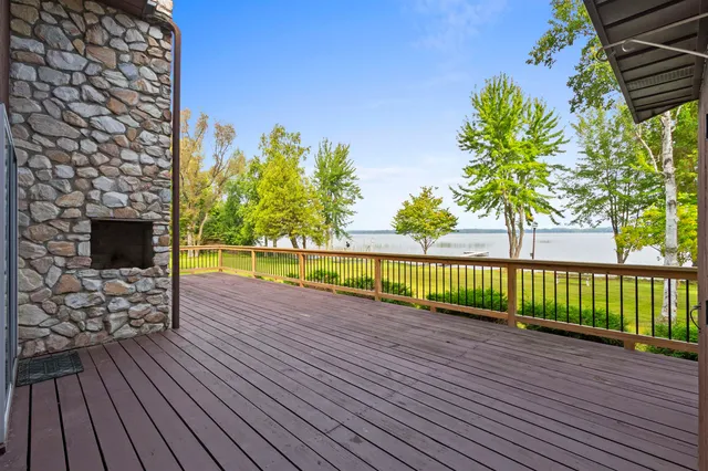 $749,900 | W5790 Point Lane, Crivitz, WI 54114