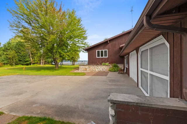 $749,900 | W5790 Point Lane, Crivitz, WI 54114