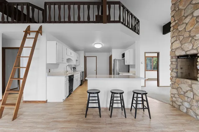 $749,900 | W5790 Point Lane, Crivitz, WI 54114