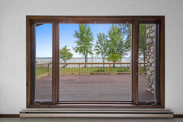 $749,900 | W5790 Point Lane, Crivitz, WI 54114