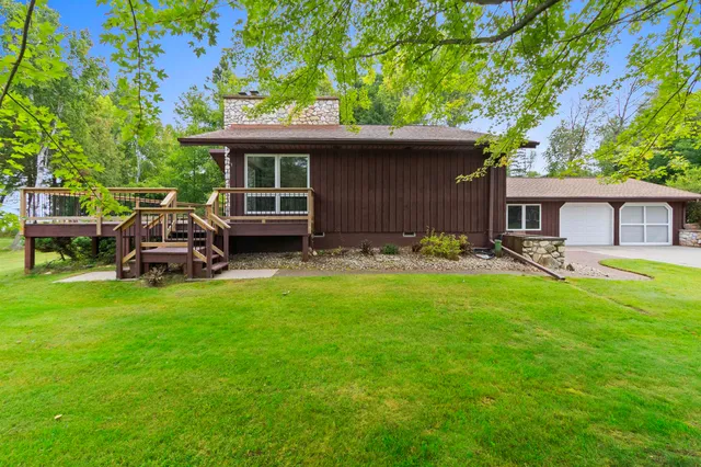 $749,900 | W5790 Point Lane, Crivitz, WI 54114
