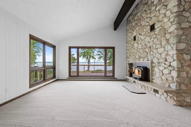 $749,900 | W5790 Point Lane, Crivitz, WI 54114