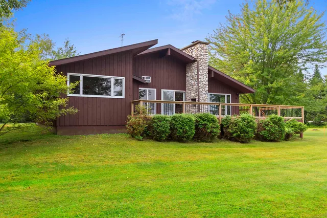 $749,900 | W5790 Point Lane, Crivitz, WI 54114