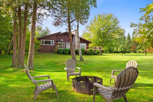 $749,900 | W5790 Point Lane, Crivitz, WI 54114