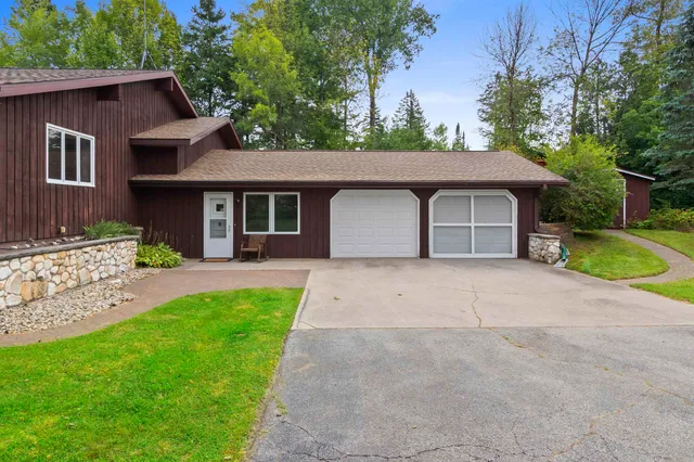 $749,900 | W5790 Point Lane, Crivitz, WI 54114