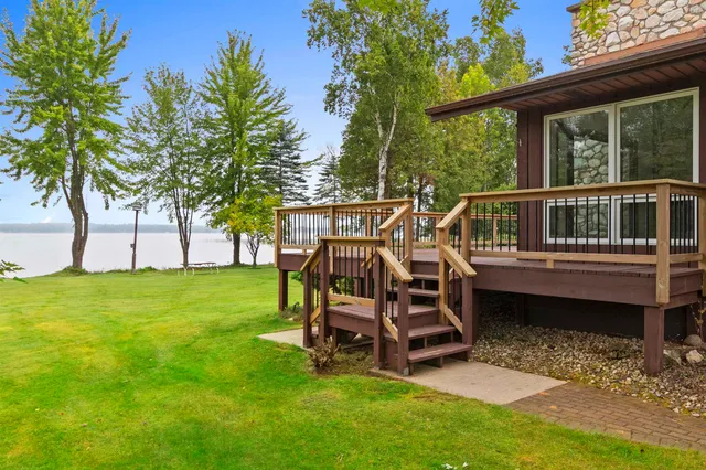 $749,900 | W5790 Point Lane, Crivitz, WI 54114