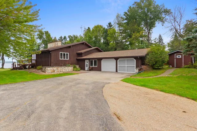 $749,900 | W5790 Point Lane, Crivitz, WI 54114