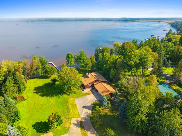 $749,900 | W5790 Point Lane, Crivitz, WI 54114