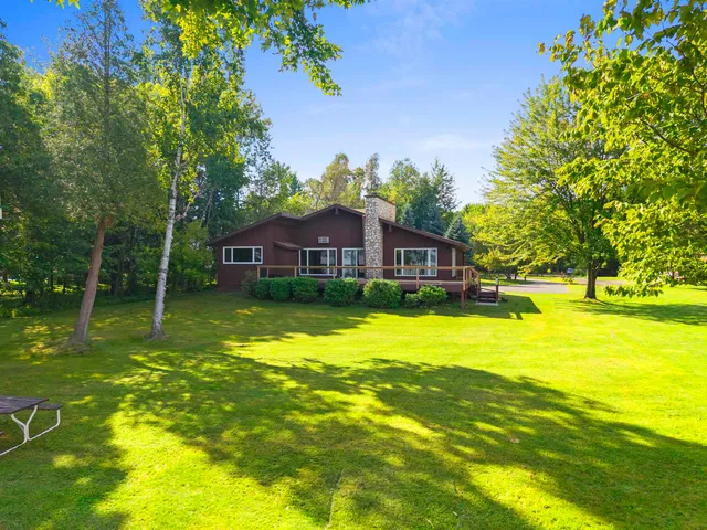 $749,900 | W5790 Point Lane, Crivitz, WI 54114