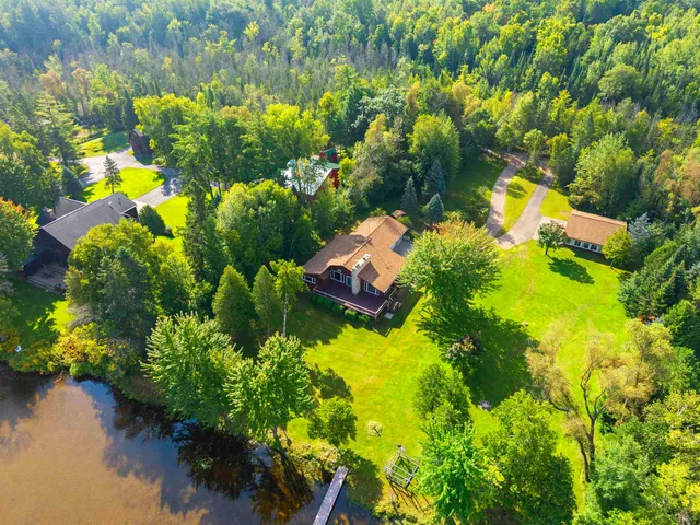 $749,900 | W5790 Point Lane, Crivitz, WI 54114