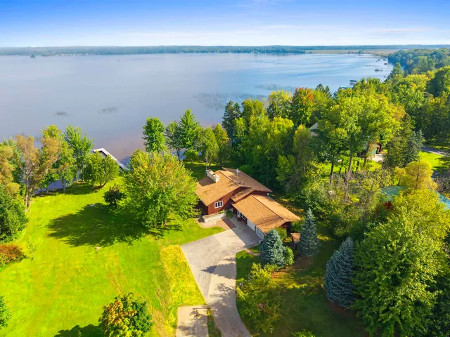 $749,900 | W5790 Point Lane, Crivitz, WI 54114