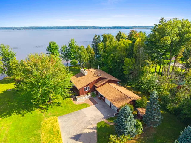 $749,900 | W5790 Point Lane, Crivitz, WI 54114