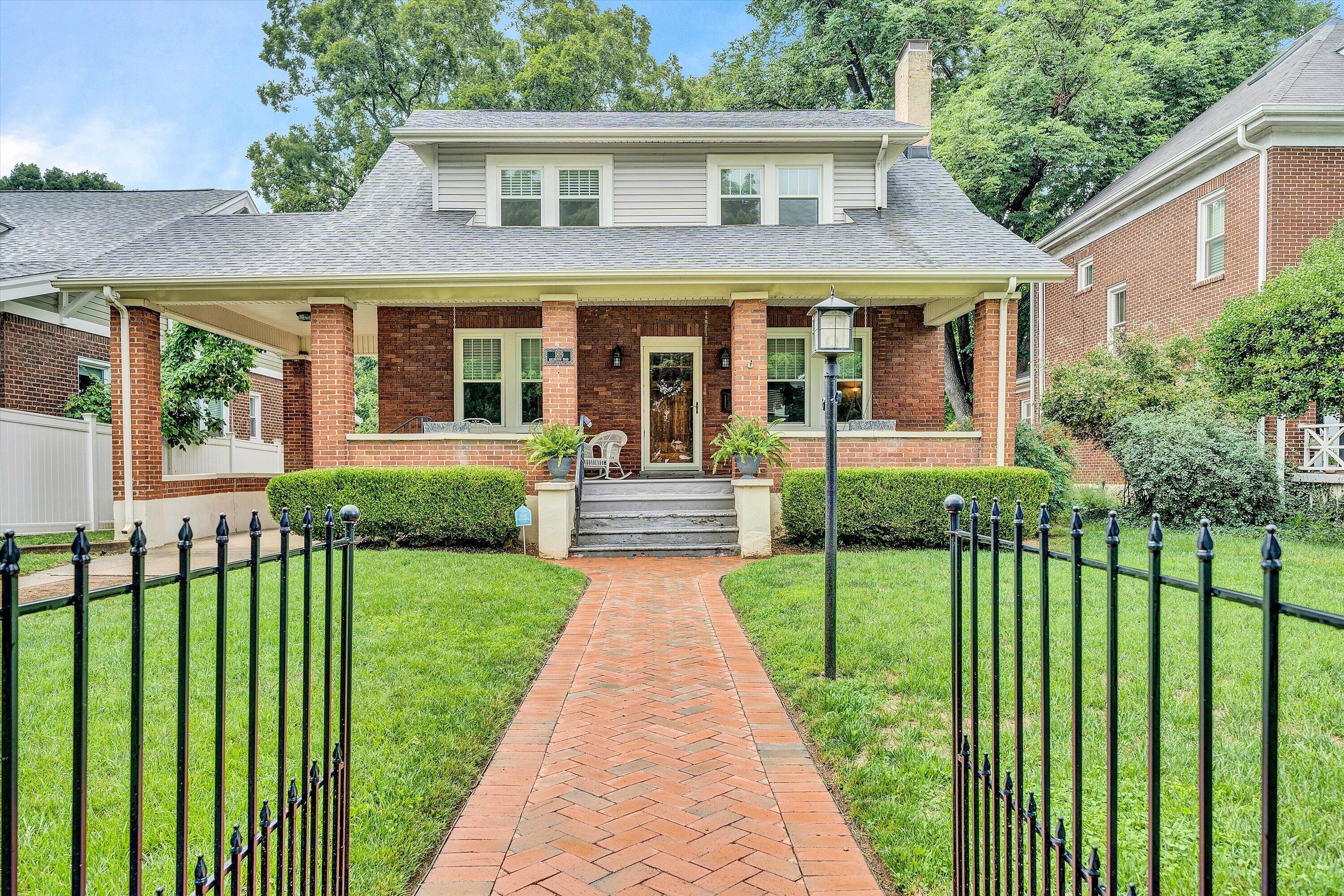 1819 Arlington Road Southwest Roanoke, VA 24015 - Photo 1 of 52 01-DSC00220
