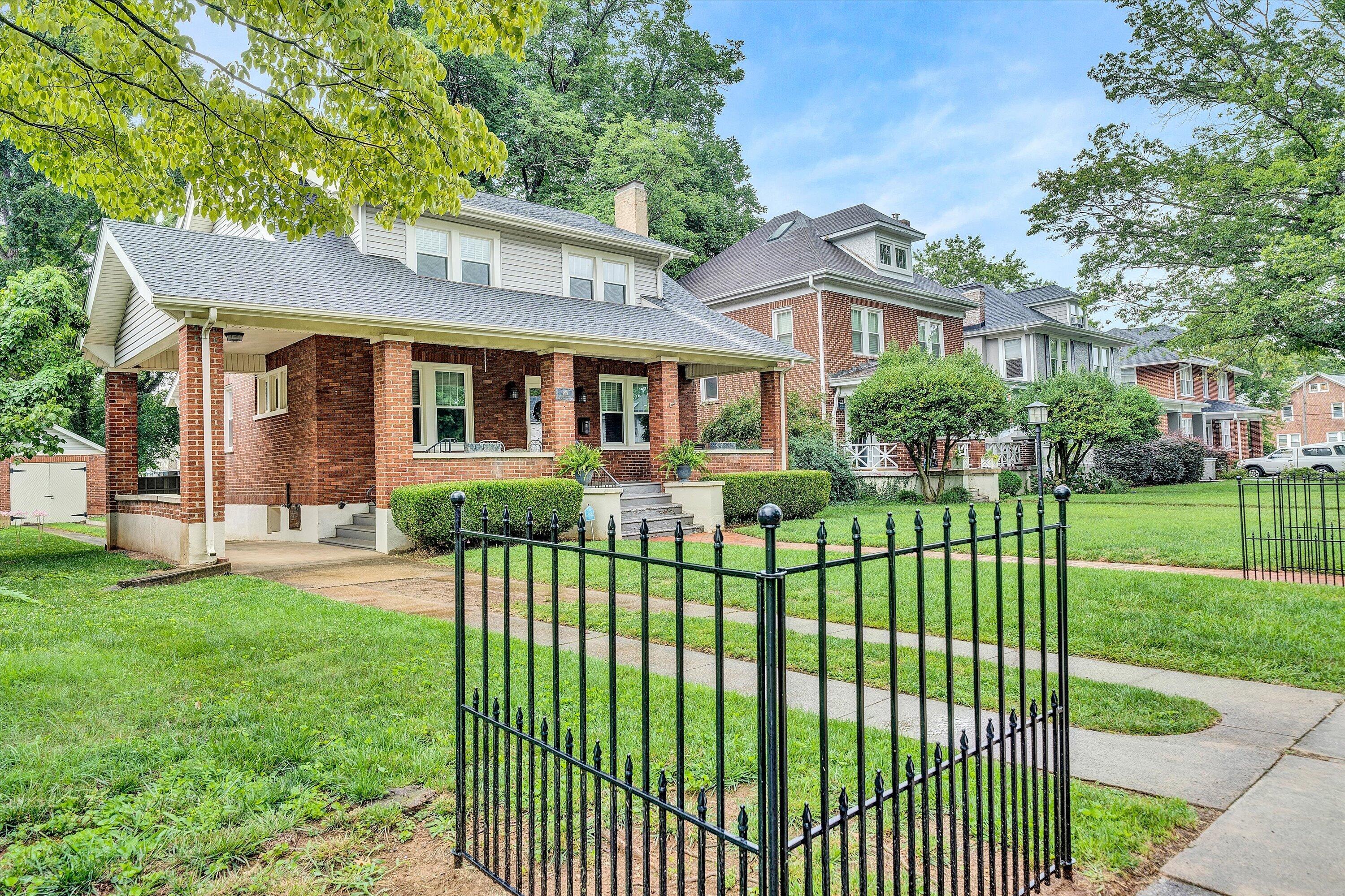 1819 Arlington Road Southwest Roanoke, VA 24015 - Photo 3 of 52 03-DSC00217