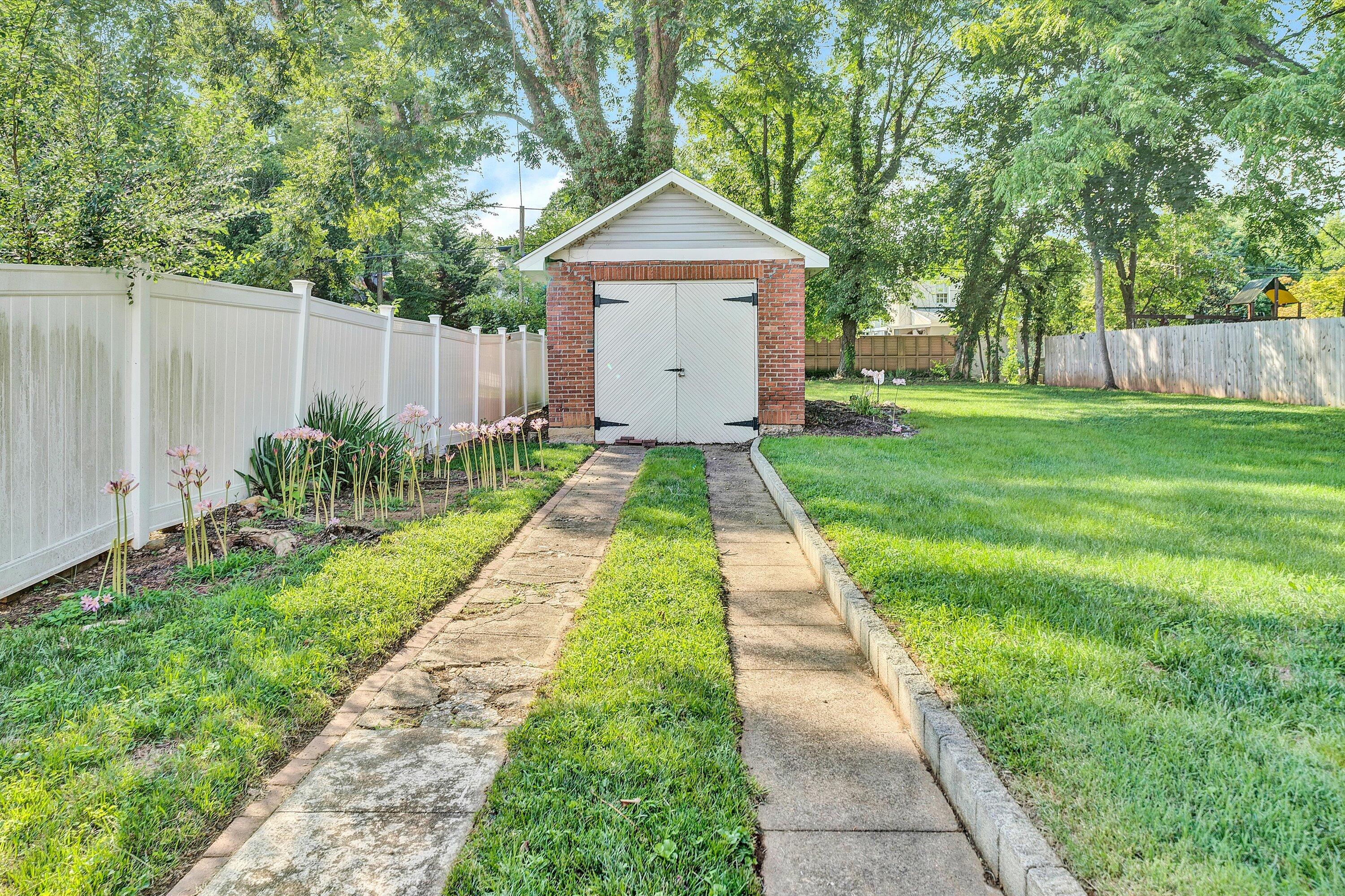 1819 Arlington Road Southwest Roanoke, VA 24015 - Photo 37 of 52 28-DSC00358