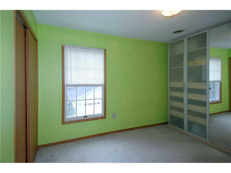 9275 North Florence Road Pittsburgh, PA 15237 - Photo 17 of 21 Bedroom. Third bedroom also with ample closet space.