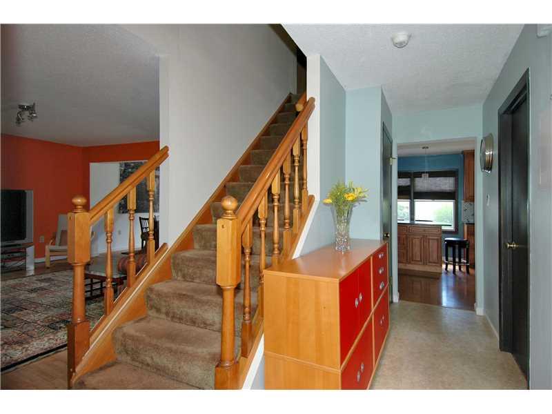 9275 North Florence Road Pittsburgh, PA 15237 - Photo 5 of 21 Entry/Foyer. An inviting entry!