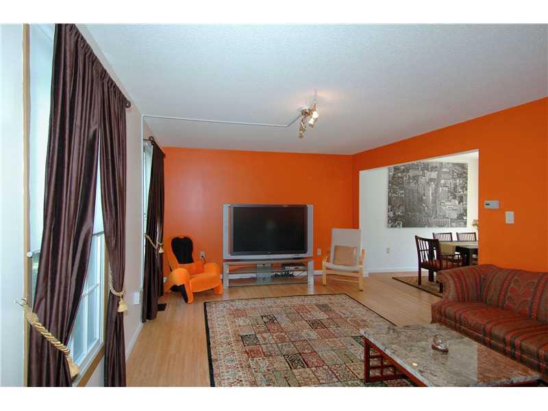 9275 North Florence Road Pittsburgh, PA 15237 - Photo 10 of 21 Living Room. Another view of the living room!