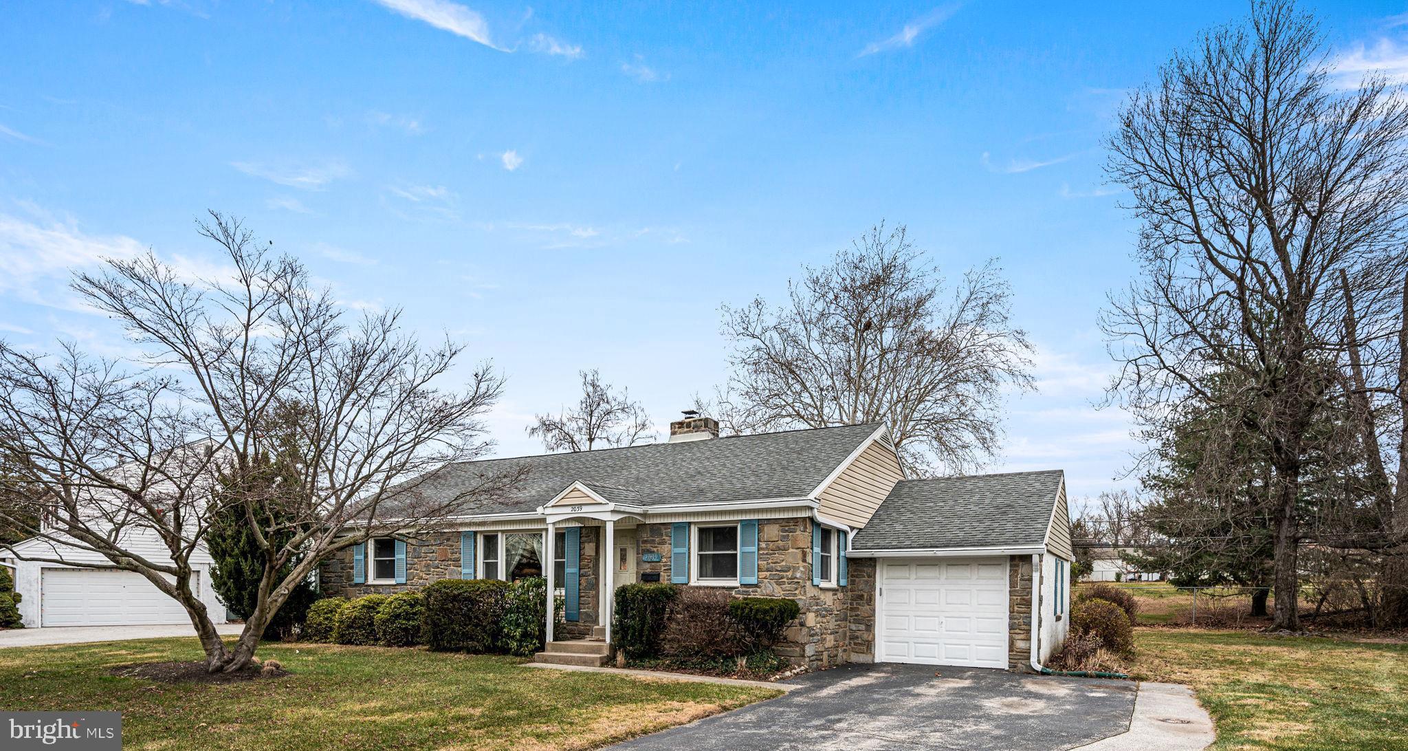 2039 Berkley Road Norristown, PA 19403 - Photo 3 of 21 One car garage!