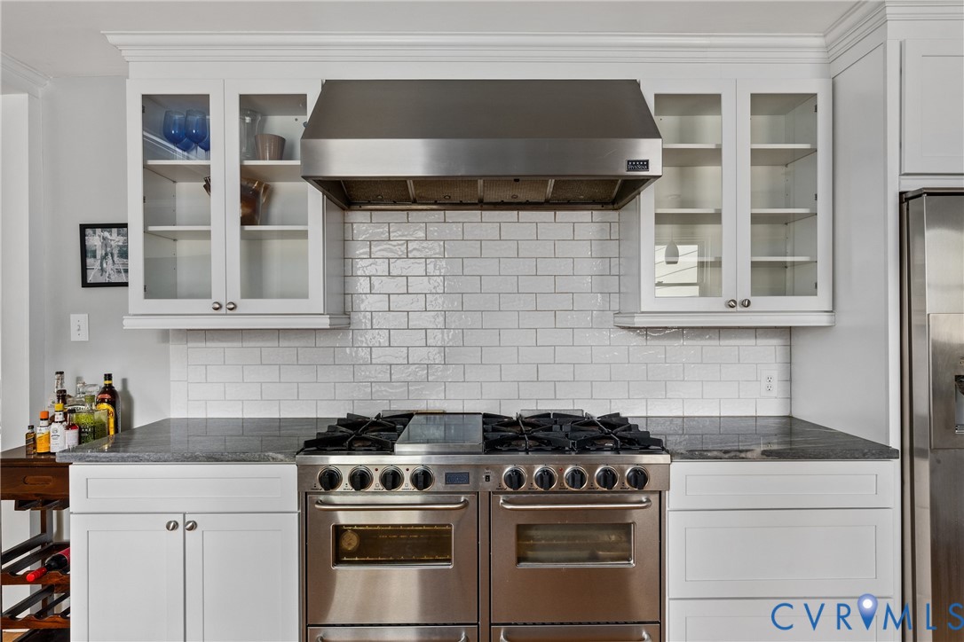 5414 New Kent Road Richmond, VA 23225 - Photo 10 of 62 a kitchen with stainless steel appliances a stove and a microwave
