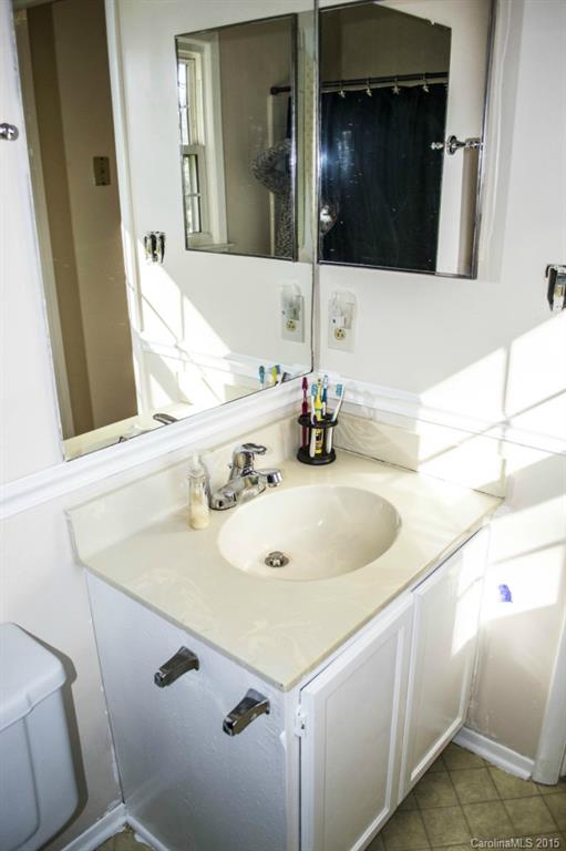 8710 Houston Ridge Road, Unit 21 Charlotte, NC 28277 - Photo 14 of 22 a bathroom with a sink and a mirror