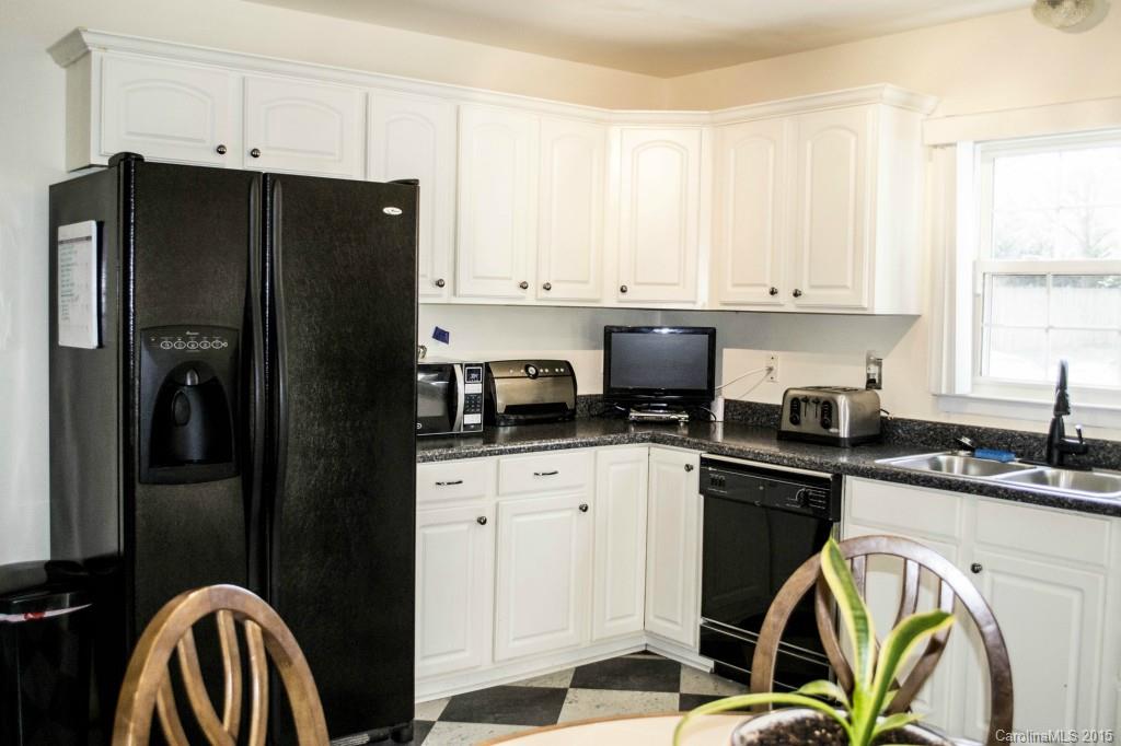 8710 Houston Ridge Road, Unit 21 Charlotte, NC 28277 - Photo 20 of 22 a kitchen with a refrigerator and a sink