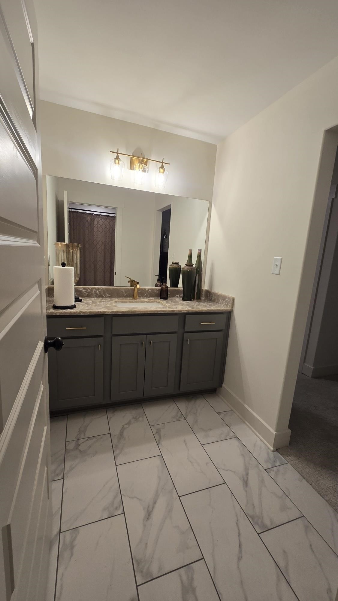 11200 Shelby Post Road Collierville, TN 38017 - Photo 20 of 29 a room with a sink and cabinets
