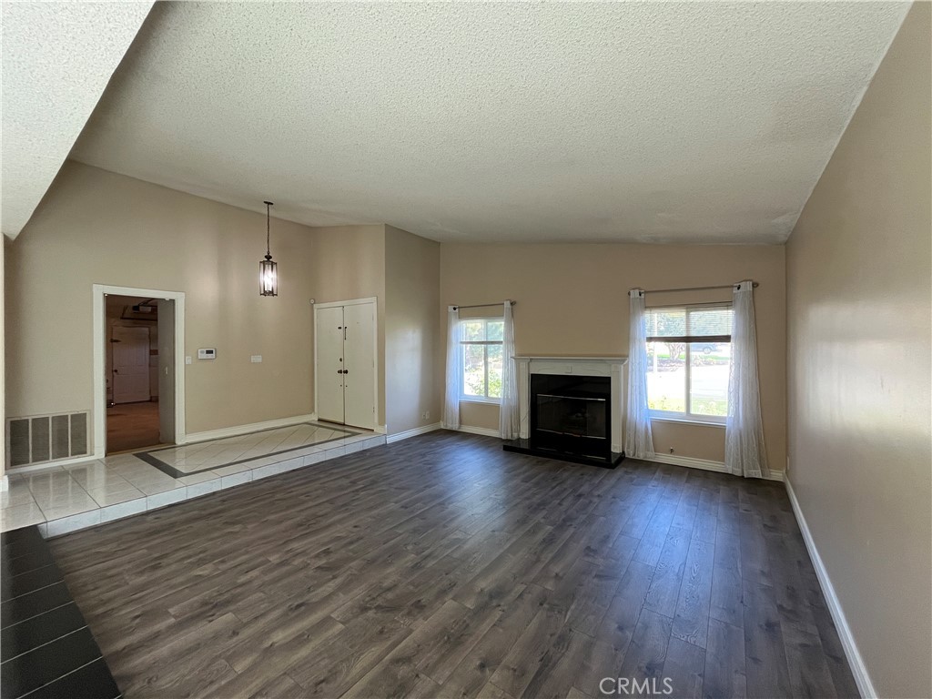 2534 Roxy Street Simi Valley, CA 93065 - Photo 3 of 19