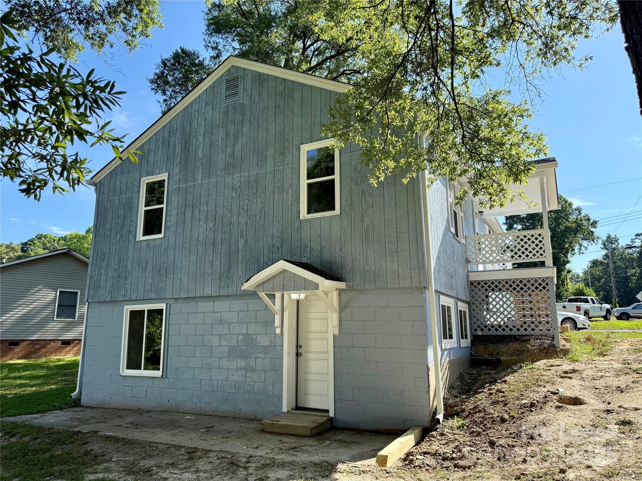 1902 West 5th Avenue, Unit B Gastonia, NC 28052 - Photo 5 of 25 a backyard of a house with lots of green space